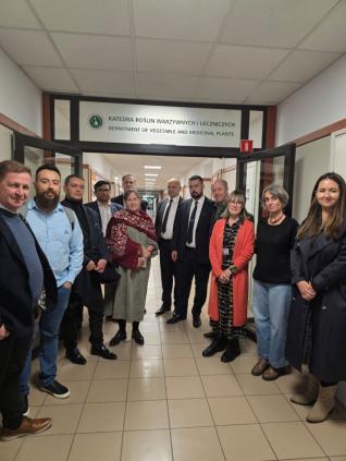 Missão técnica na Polônia reuniu representantes da Sustentec, Unioeste, Itaipu Binacional, MDA e o deputado federal Elton Welter, fortalecendo o projeto “Plantas Medicinais: Territorialização da Política Nacional”.
